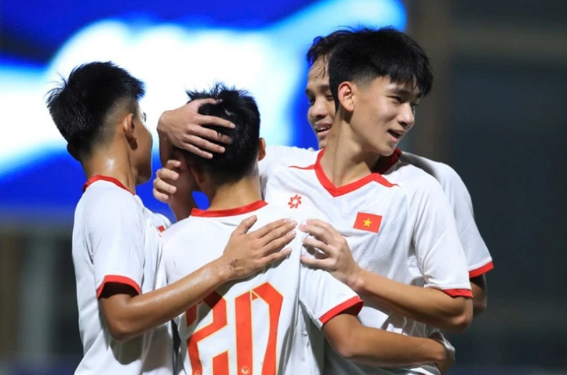 thang-tung-bung-u17-viet-nam-tu-tin-gop-mat-tai-san-choi